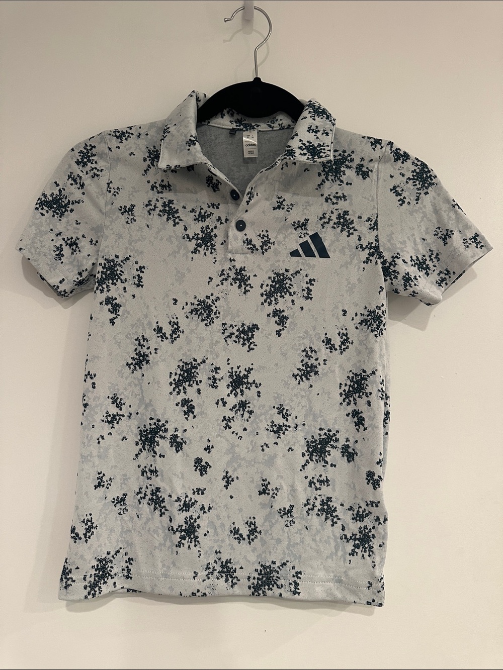 NWOT Adidas Boys Light Gray Patterned Polo Shirt, size S